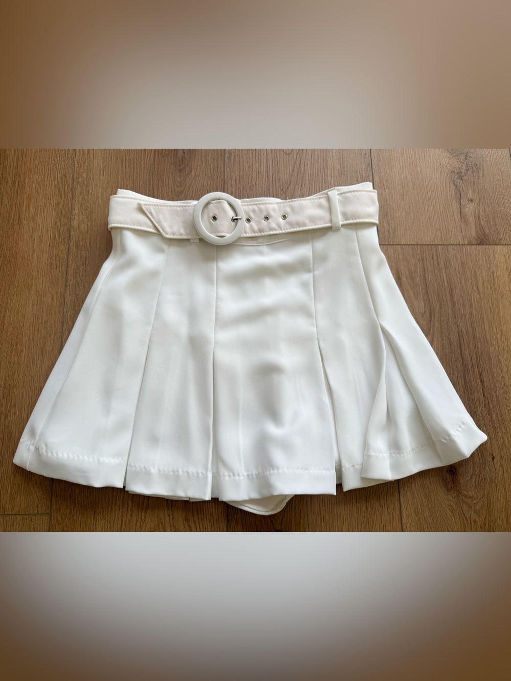LAVENDER BROWN Belted White Pleated Tennis Skirt Skort SZ M Resort Vacation EUC